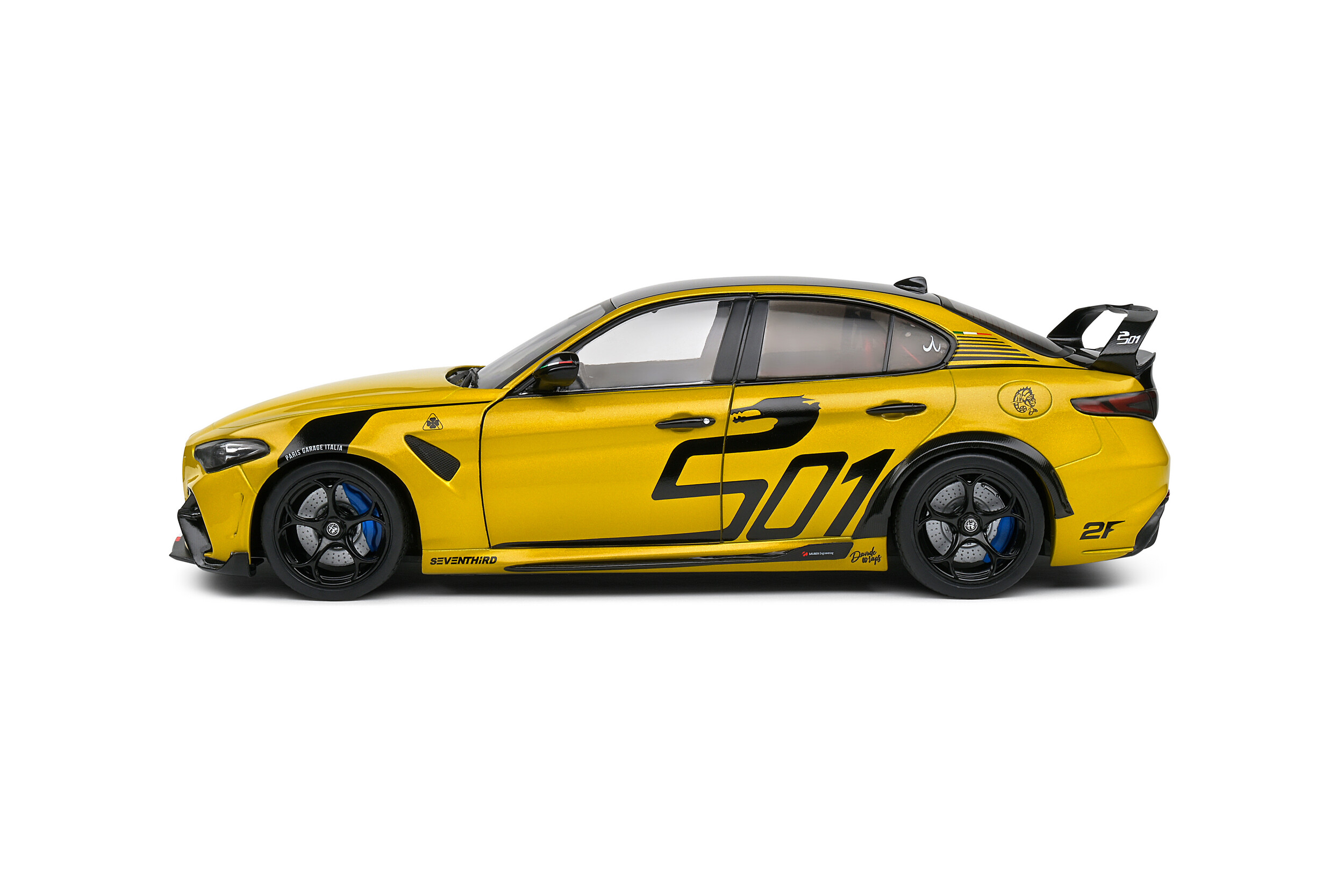 1-18-alfa-romeo-giulia-gta-nagemaakt-yellow-2022-02.jpg