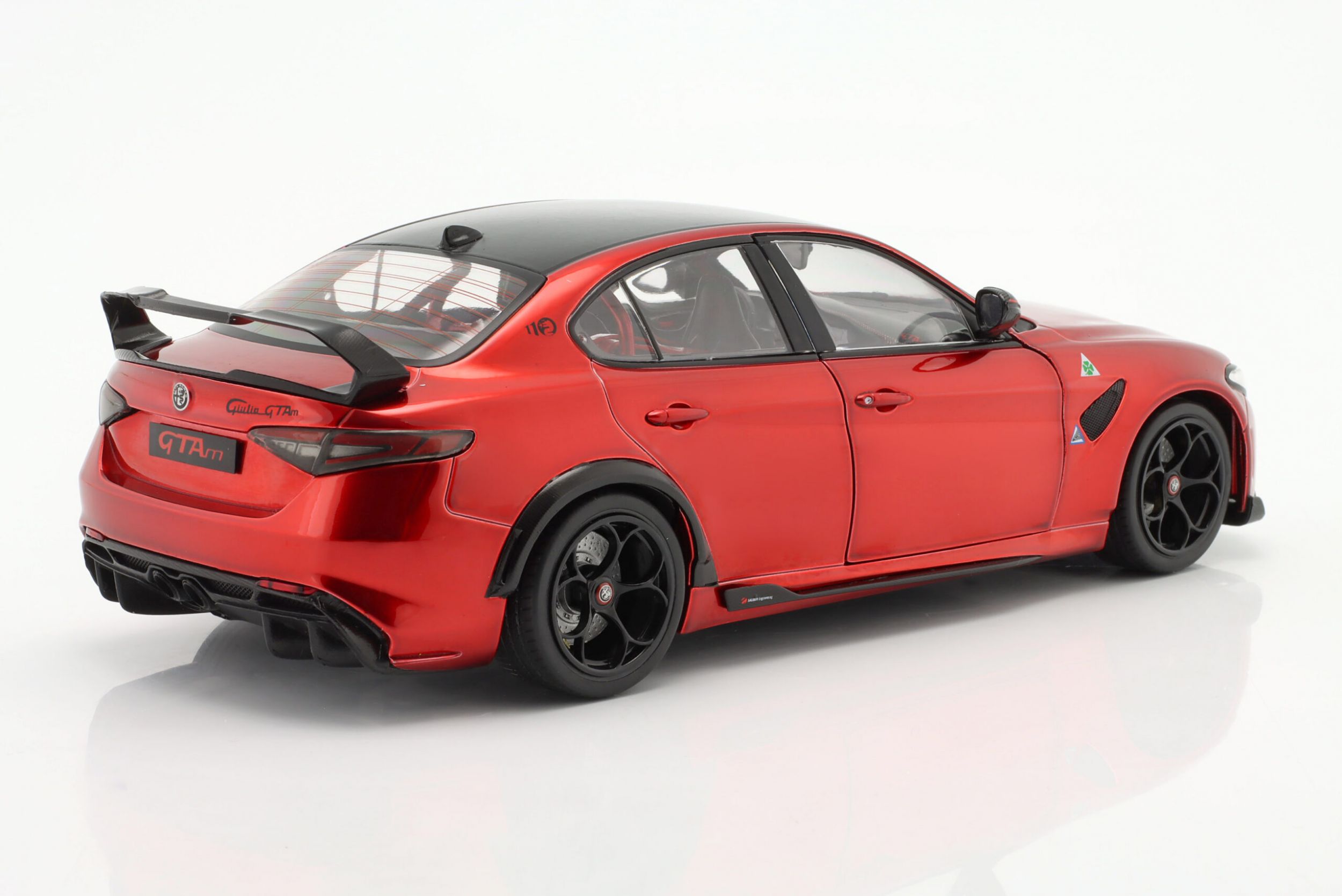ar_giulia_gtam_1_18_s1806901_a5.jpg